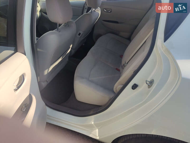 Хэтчбек Nissan Leaf 2012 в Владимире