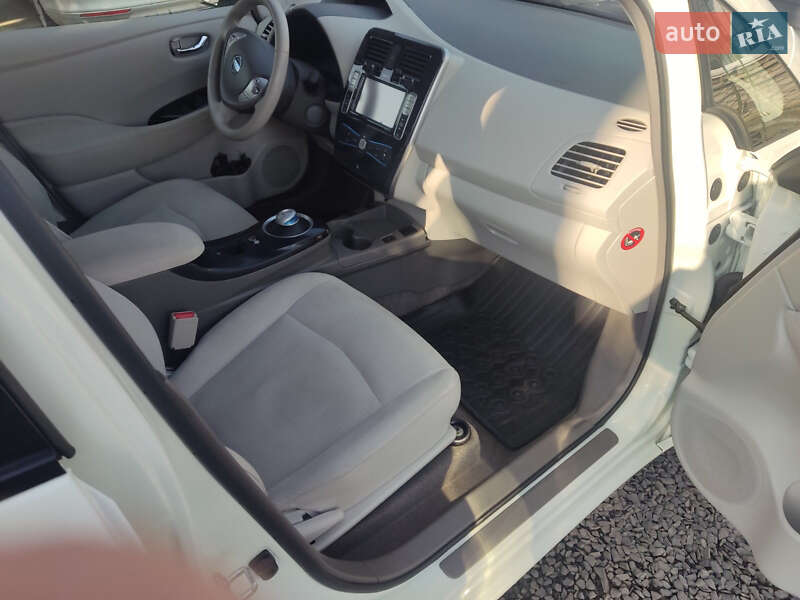 Хэтчбек Nissan Leaf 2012 в Владимире