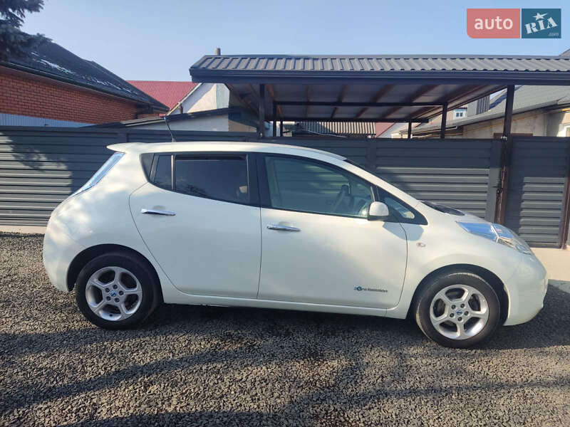 Хэтчбек Nissan Leaf 2012 в Владимире