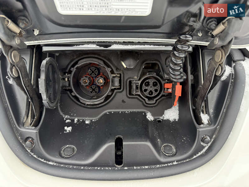 Хэтчбек Nissan Leaf 2014 в Ровно