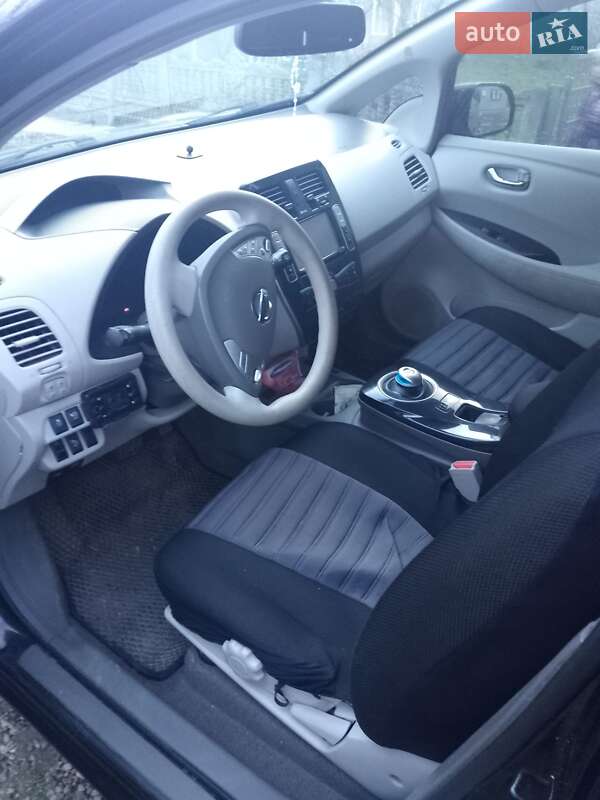 Хэтчбек Nissan Leaf 2011 в Коломые