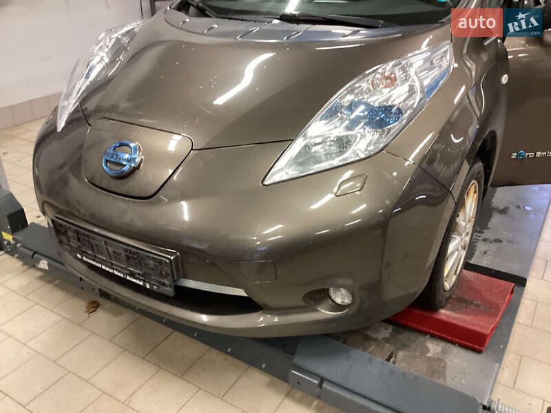 Хэтчбек Nissan Leaf 2016 в Умани