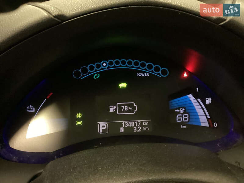 Хэтчбек Nissan Leaf 2016 в Умани