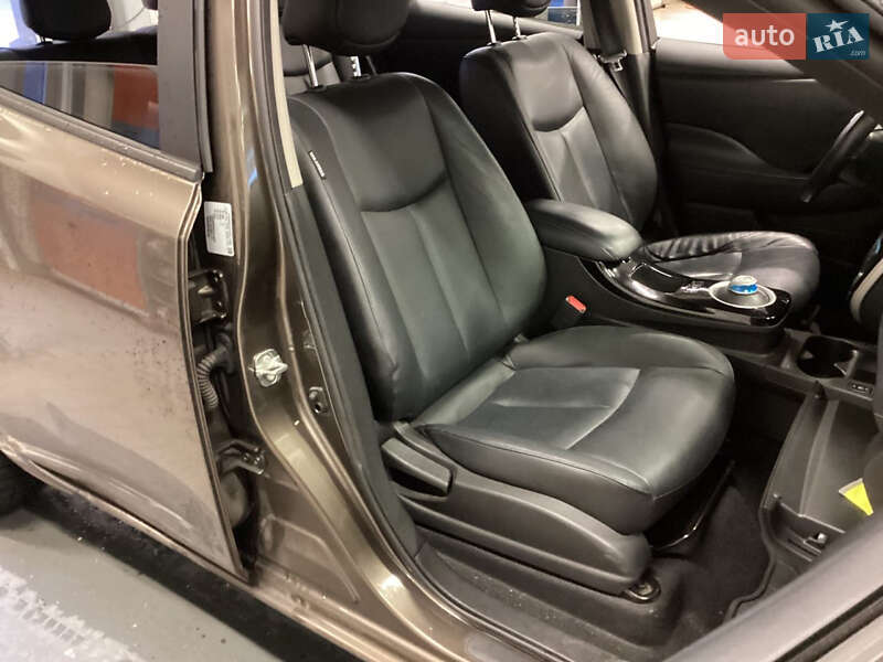 Хэтчбек Nissan Leaf 2016 в Умани