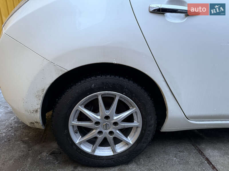 Хэтчбек Nissan Leaf 2017 в Умани