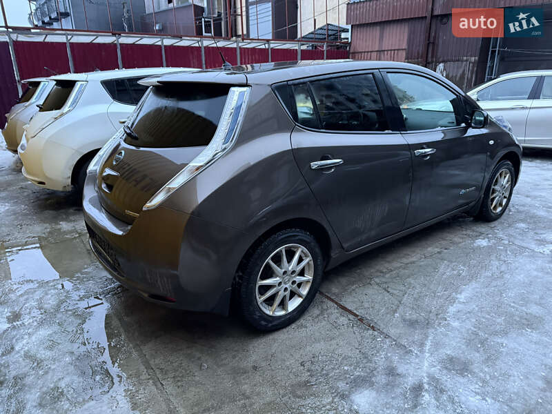 Хэтчбек Nissan Leaf 2016 в Умани