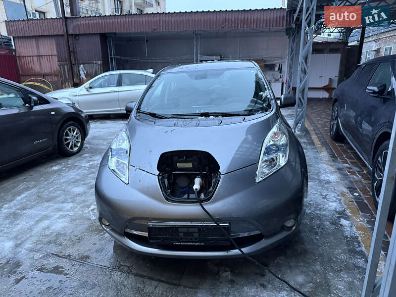 Хэтчбек Nissan Leaf 2014 в Умани