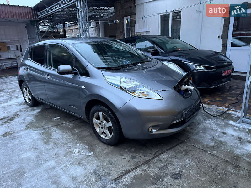 Хэтчбек Nissan Leaf 2014 в Умани