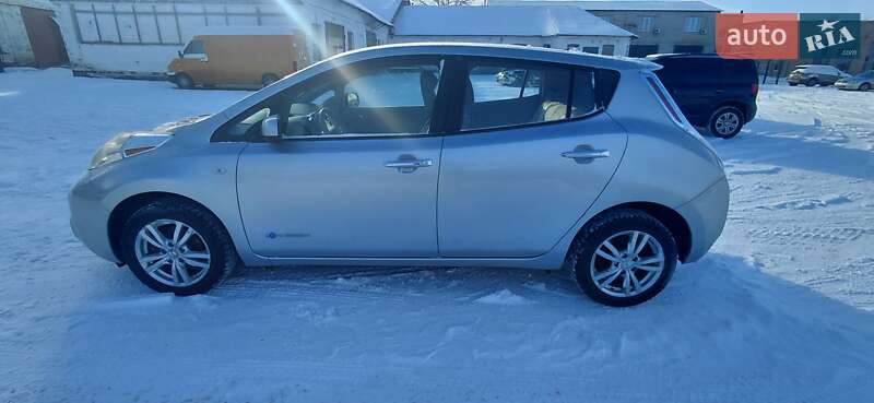 Хэтчбек Nissan Leaf 2011 в Шполе