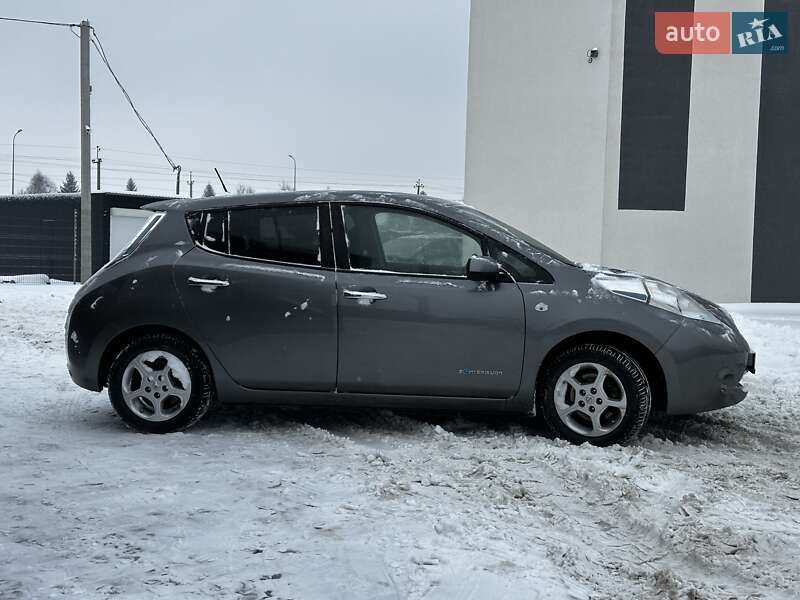 Хэтчбек Nissan Leaf 2016 в Львове