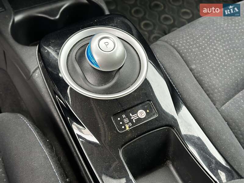 Хэтчбек Nissan Leaf 2016 в Львове