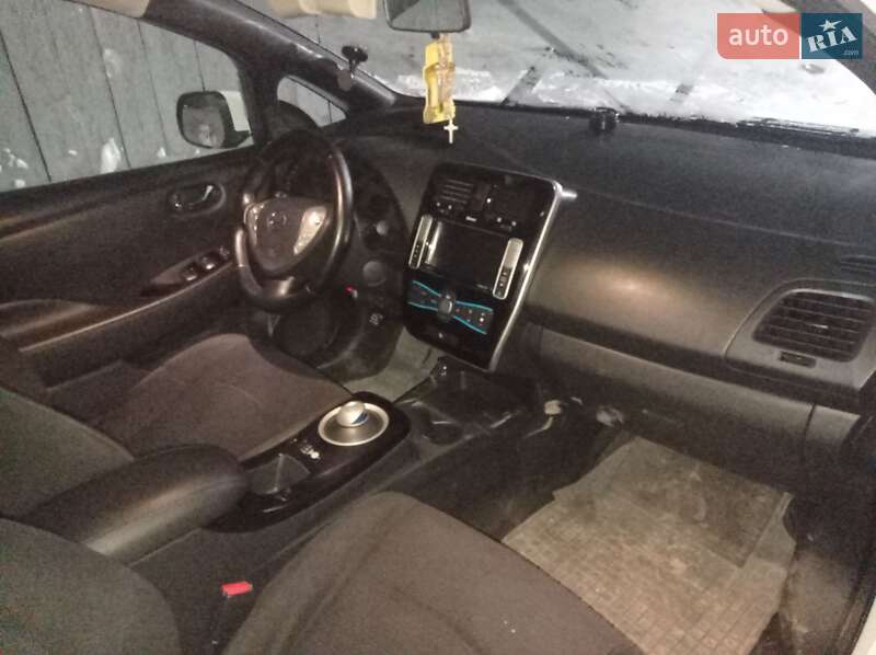 Хэтчбек Nissan Leaf 2017 в Надворной