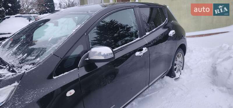 Хэтчбек Nissan Leaf 2014 в Ровно