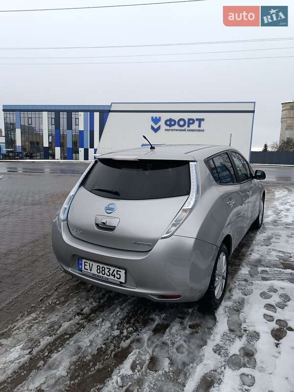 Хэтчбек Nissan Leaf 2014 в Ровно
