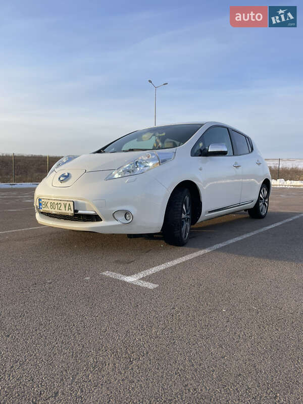 Хэтчбек Nissan Leaf 2014 в Ровно