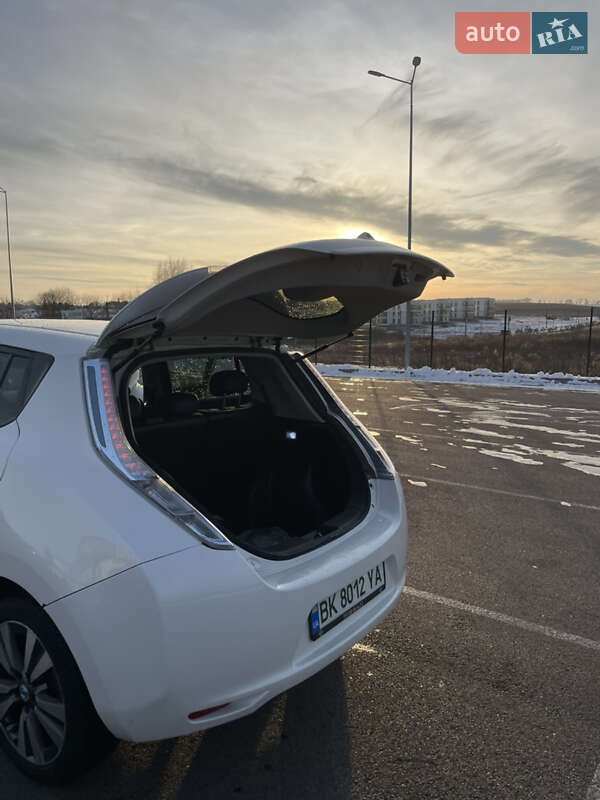 Хэтчбек Nissan Leaf 2014 в Ровно