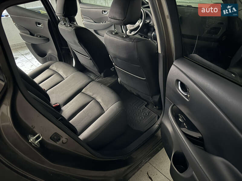 Хэтчбек Nissan Leaf 2016 в Умани