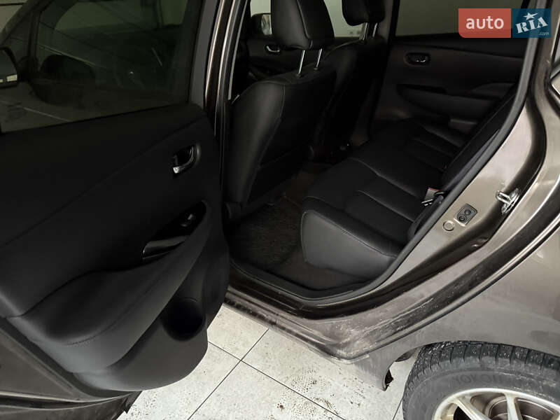 Хэтчбек Nissan Leaf 2016 в Умани