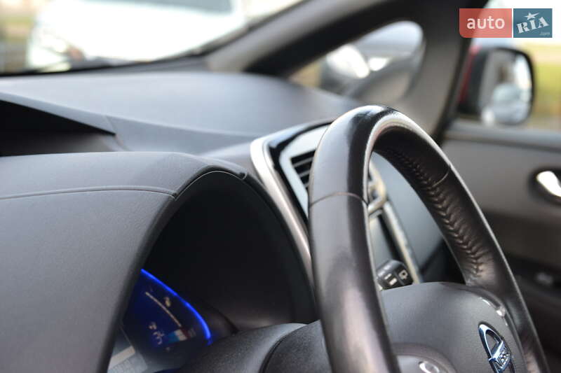 Хэтчбек Nissan Leaf 2016 в Луцке