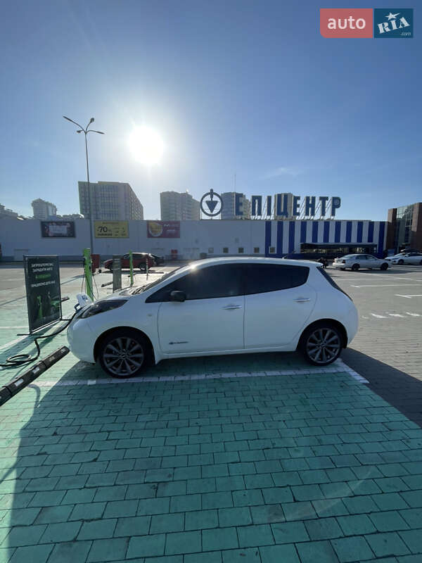 Хэтчбек Nissan Leaf 2013 в Одессе