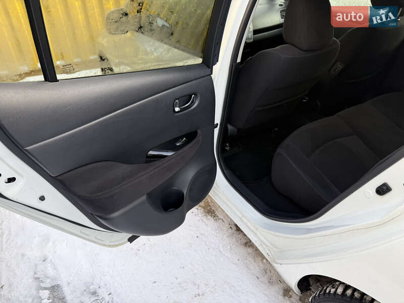 Хэтчбек Nissan Leaf 2017 в Умани