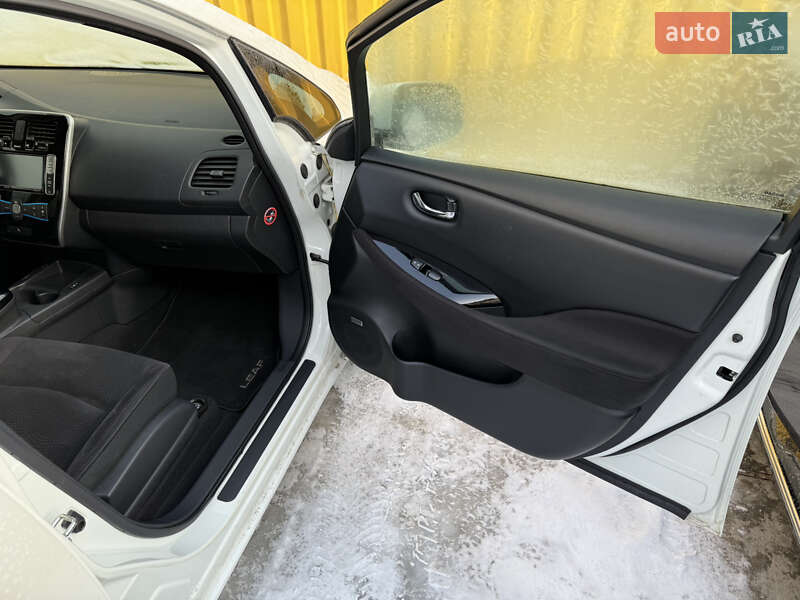 Хэтчбек Nissan Leaf 2017 в Умани