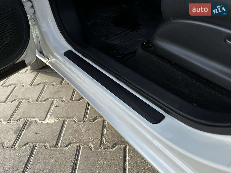 Хэтчбек Nissan Leaf 2013 в Бережанах