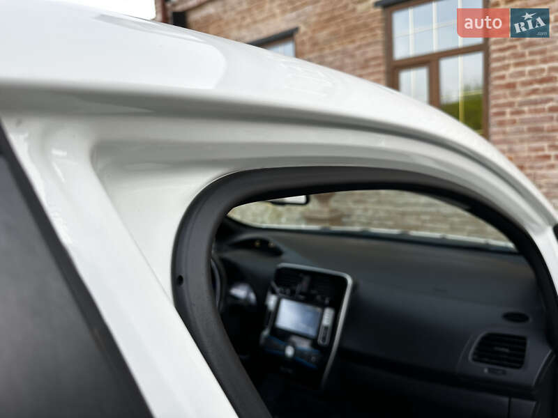 Хэтчбек Nissan Leaf 2013 в Бережанах