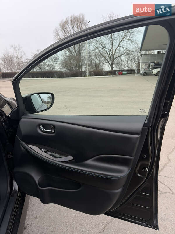 Хэтчбек Nissan Leaf 2018 в Каменском