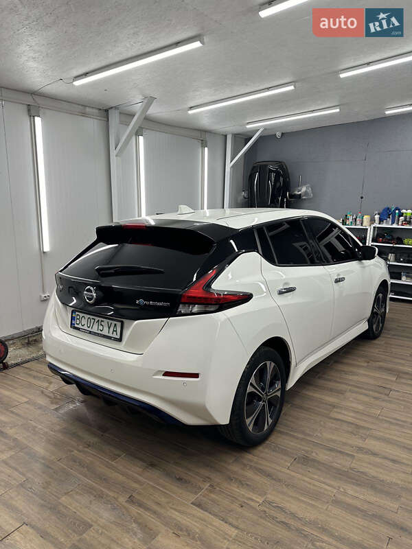 Хэтчбек Nissan Leaf 2021 в Пустомытах
