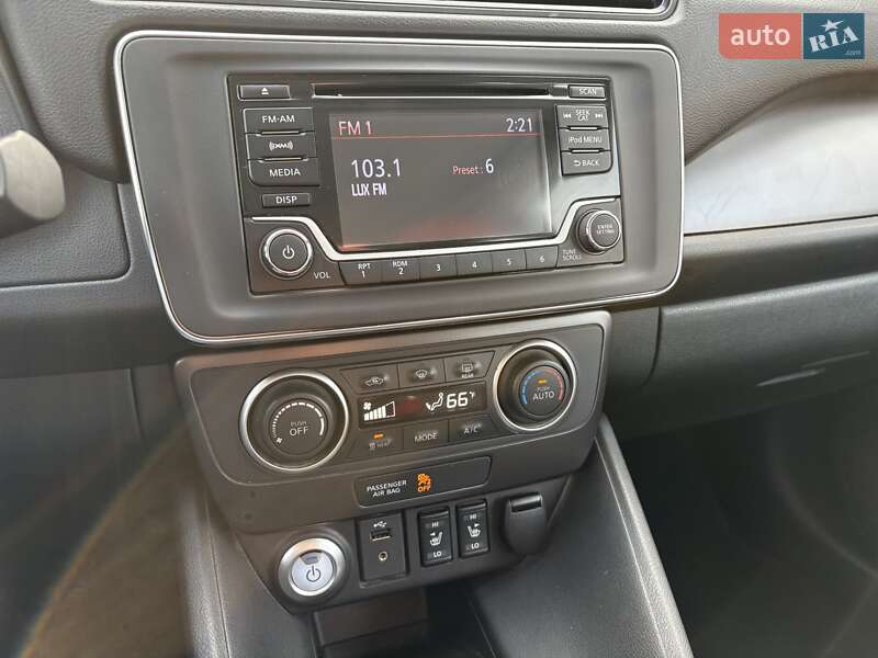 Хэтчбек Nissan Leaf 2018 в Киеве