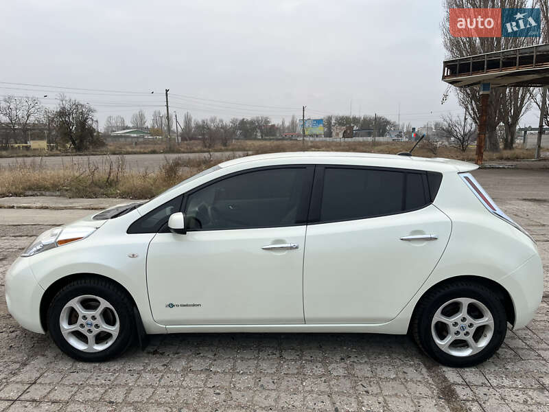 Хэтчбек Nissan Leaf 2012 в Белгороде-Днестровском