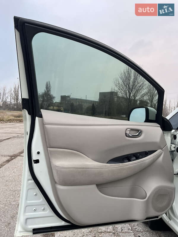 Хэтчбек Nissan Leaf 2012 в Белгороде-Днестровском