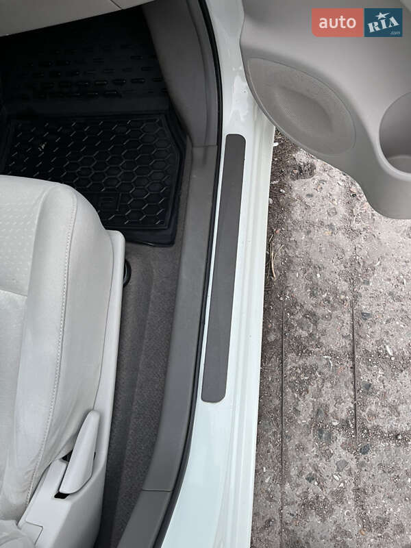 Хэтчбек Nissan Leaf 2012 в Белгороде-Днестровском