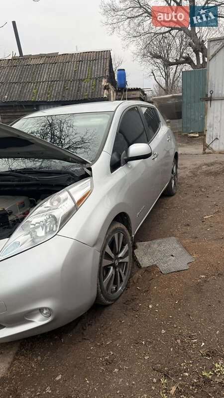 Хэтчбек Nissan Leaf 2017 в Полтаве