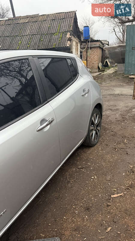 Хэтчбек Nissan Leaf 2017 в Полтаве