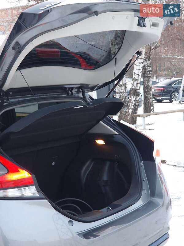 Хэтчбек Nissan Leaf 2019 в Черновцах