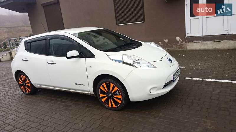 Хэтчбек Nissan Leaf 2016 в Николаеве