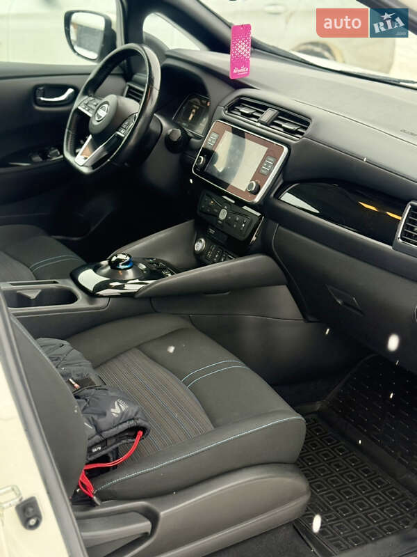 Хэтчбек Nissan Leaf 2021 в Житомире