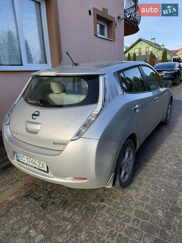 Хэтчбек Nissan Leaf 2013 в Львове
