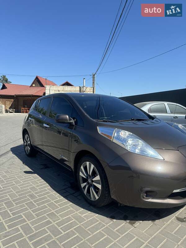 Хэтчбек Nissan Leaf 2016 в Николаеве