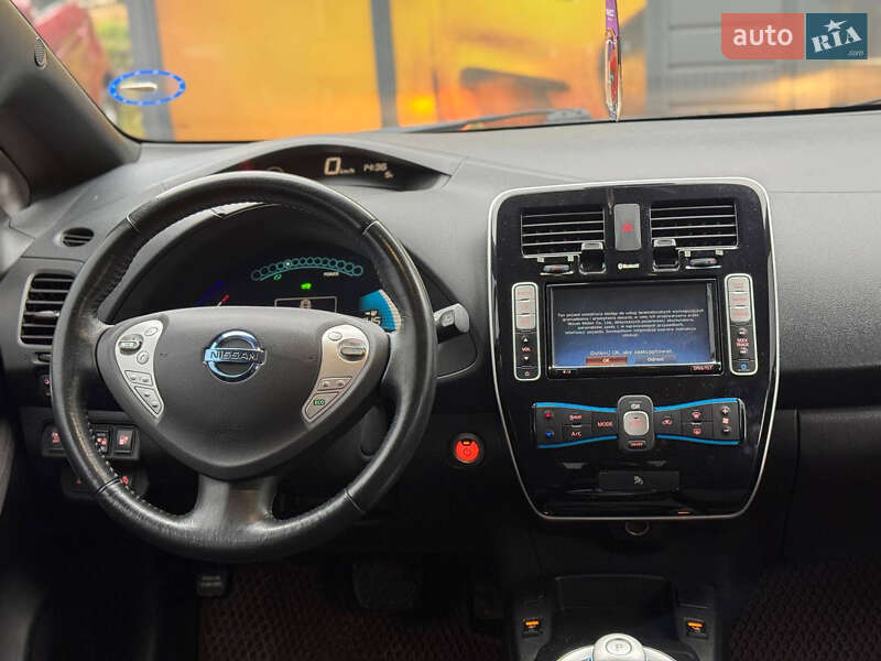 Хэтчбек Nissan Leaf 2016 в Стрые