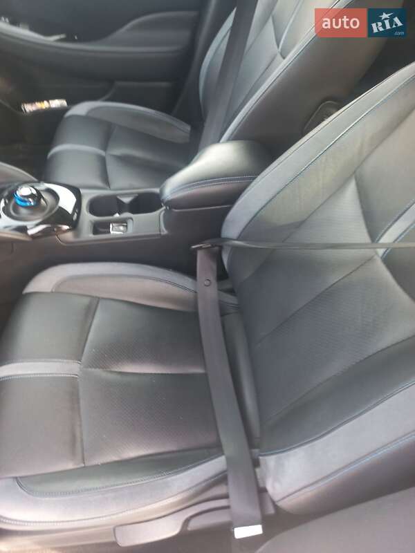 Хэтчбек Nissan Leaf 2019 в Долине