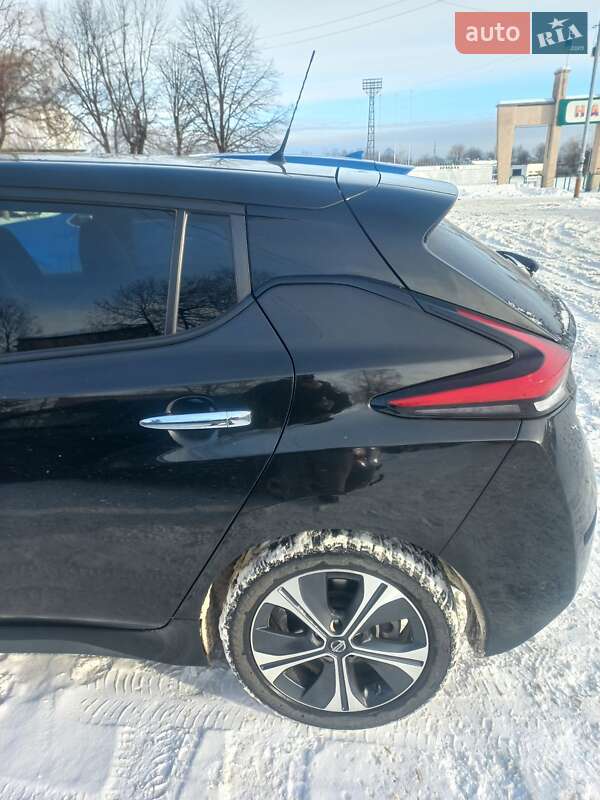 Хэтчбек Nissan Leaf 2019 в Долине