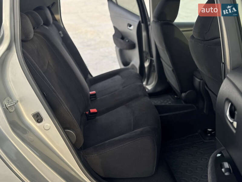 Хэтчбек Nissan Leaf 2016 в Львове