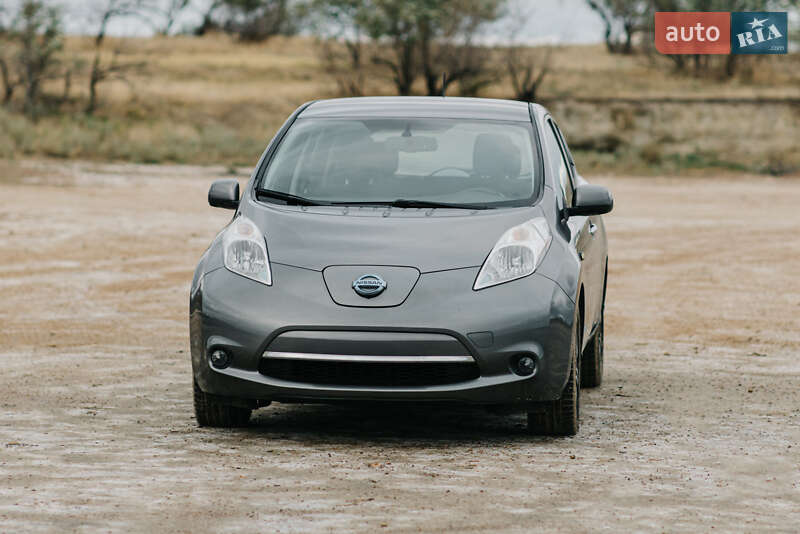 Хэтчбек Nissan Leaf 2015 в Одессе