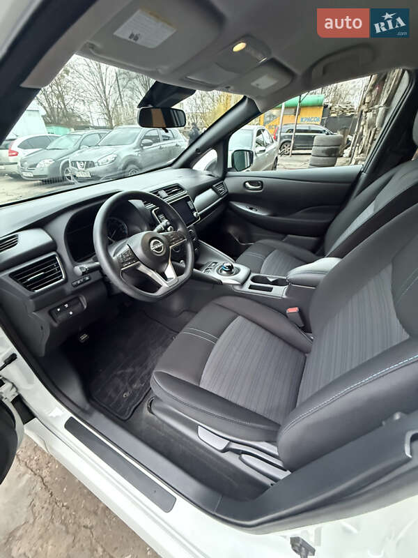 Хэтчбек Nissan Leaf 2024 в Черкассах