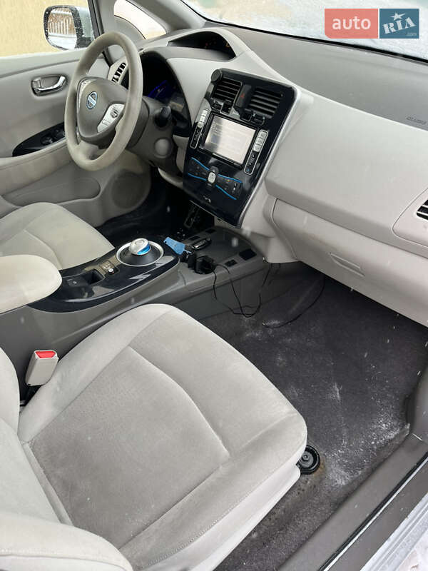 Хэтчбек Nissan Leaf 2011 в Львове