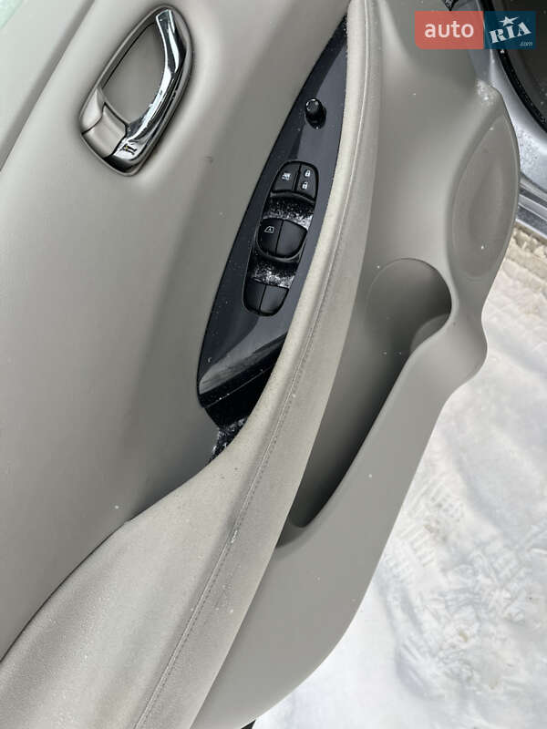 Хэтчбек Nissan Leaf 2011 в Львове