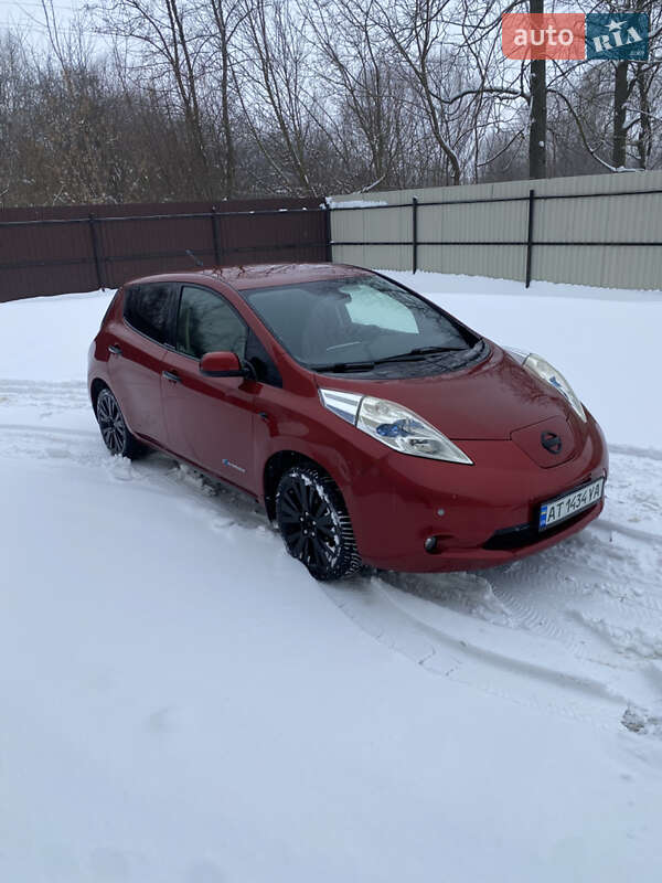 Хэтчбек Nissan Leaf 2013 в Бурштыне